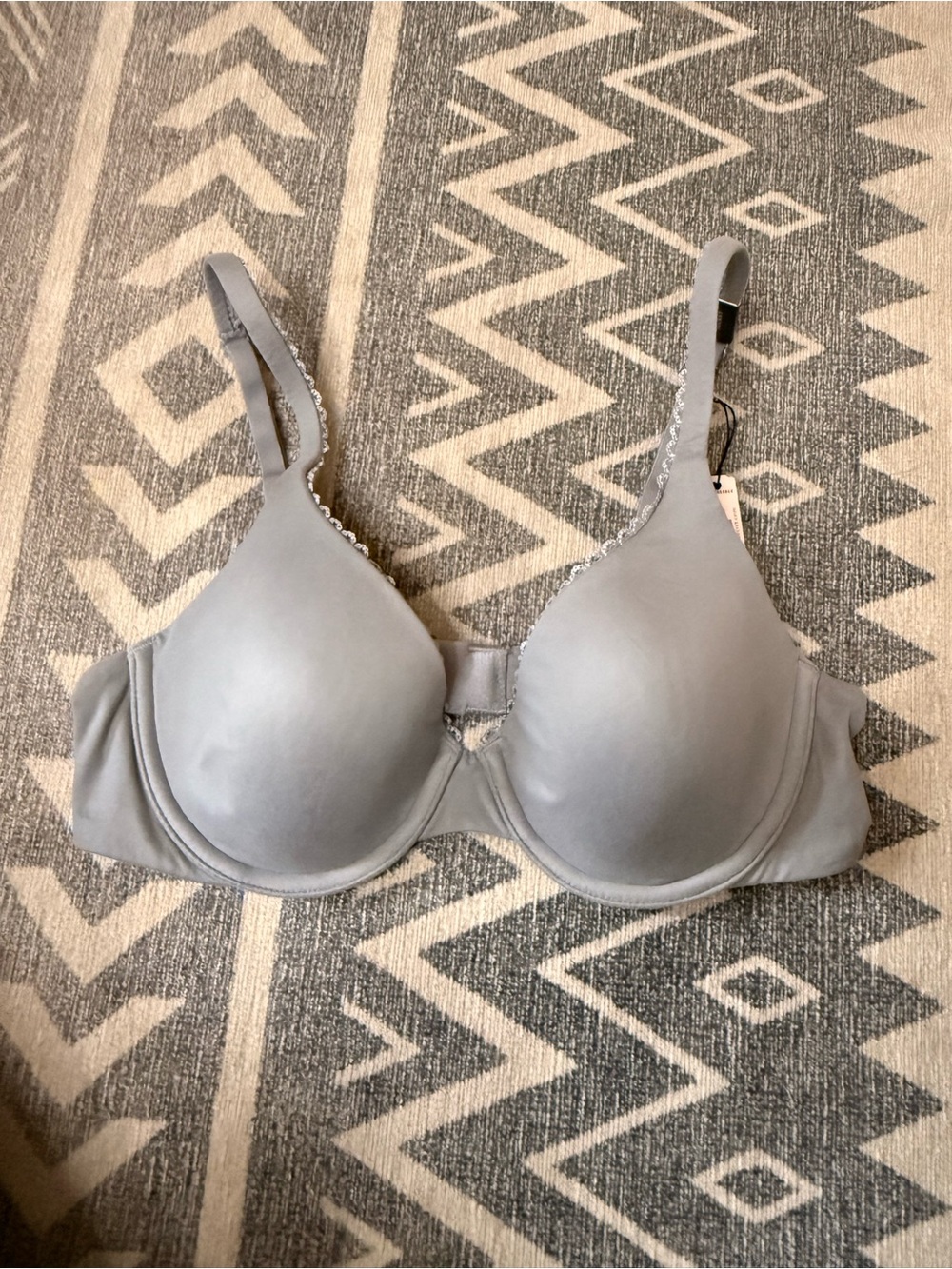 Victoria's Secret Gray Smooth Molded Underwire Bra